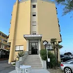 Mare E Sole Z Basenem I Przy Plazy Lägenhet