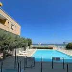Mare E Sole Z Basenem I Przy Plazy