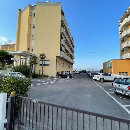 Mare E Sole Z Basenem I Przy Plazy Daire Marotta