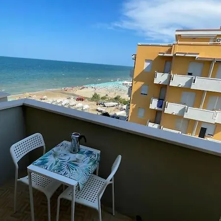 Mare E Sole Z Basenem I Przy Plazy