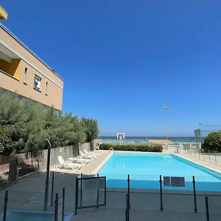 Mare E Sole Z Basenem I Przy Plazy