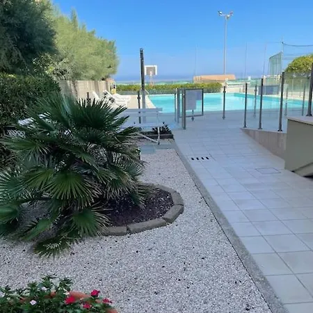 Mare E Sole Z Basenem I Przy Plazy Appartamento