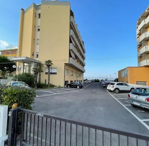 Mare E Sole Z Basenem I Przy Plazy Apartment Marotta
